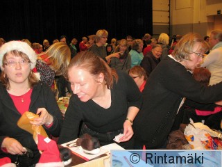 PiLYn joulumyyjäiset 10.12.2011 Erja Pitkänen ja Tuija Palonen PRKuva.jpg